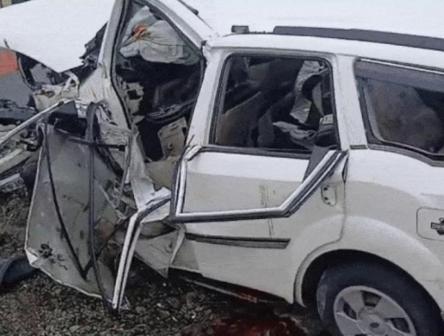 Rajgarh car accident, 4 dead in highway accident, driver fell asleep, Gonda family road accident