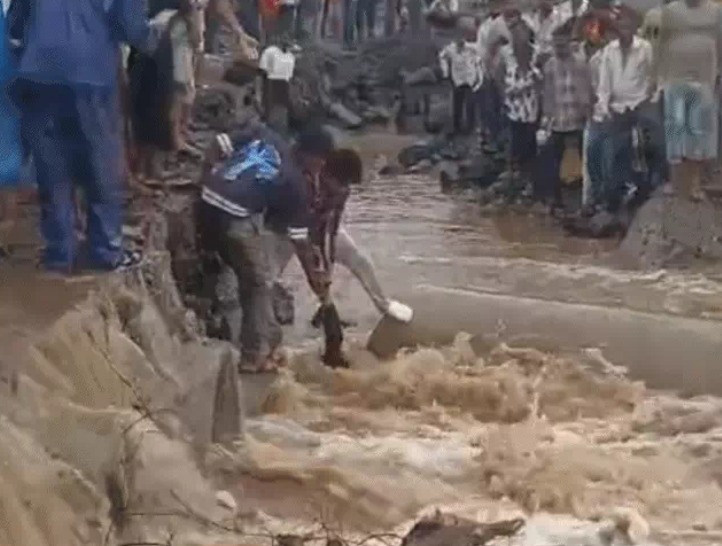 Madhya Pradesh Rain Alert, MP Monsoon Update, Gwalior Road Dhasna, Shivpuri Tractor Flooded, Shyopur Flood, Heavy Rain Warning,