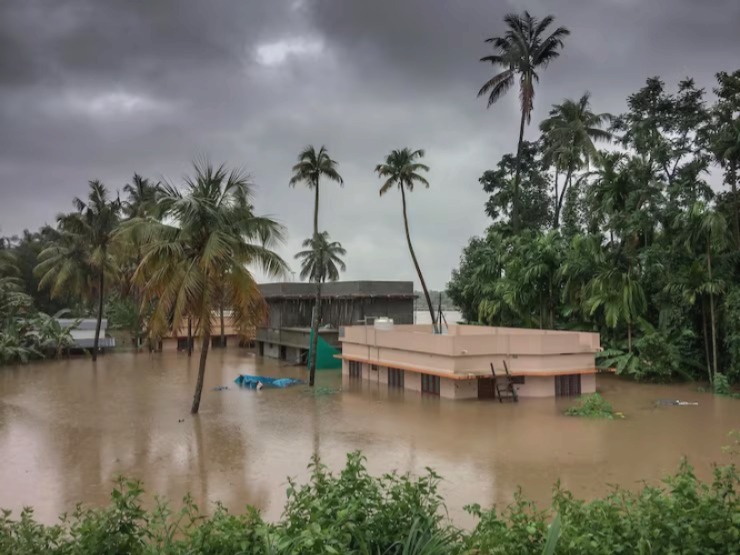 Madhya Pradesh Rain Alert, MP Monsoon Update, Gwalior Road Dhasna, Shivpuri Tractor Flooded, Shyopur Flood, Heavy Rain Warning,