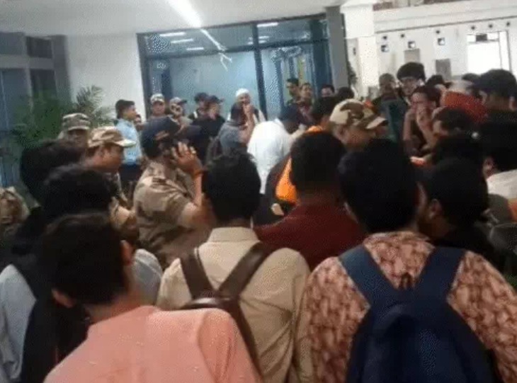 Air India Officers Removed, Air India, DGCA, Ahmedabad Plane Crash, Patna Airport, Luggage Rules, Landing Without Luggage, Air India Officer Suspended, Air India Plane Crash