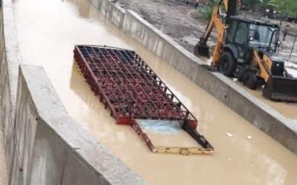 Shivpuri flood, Guna heavy rain, Madhya Pradesh rainfall, school rescue operation, Sindh river flood.