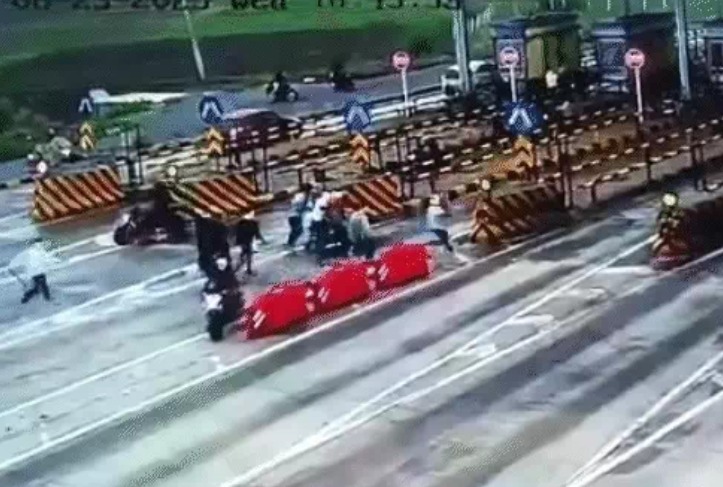 Satna Toll Plaza Attack, Masked men vandalize toll booth, CCTV footage of toll violence, Madhya Pradesh toll tax dispute