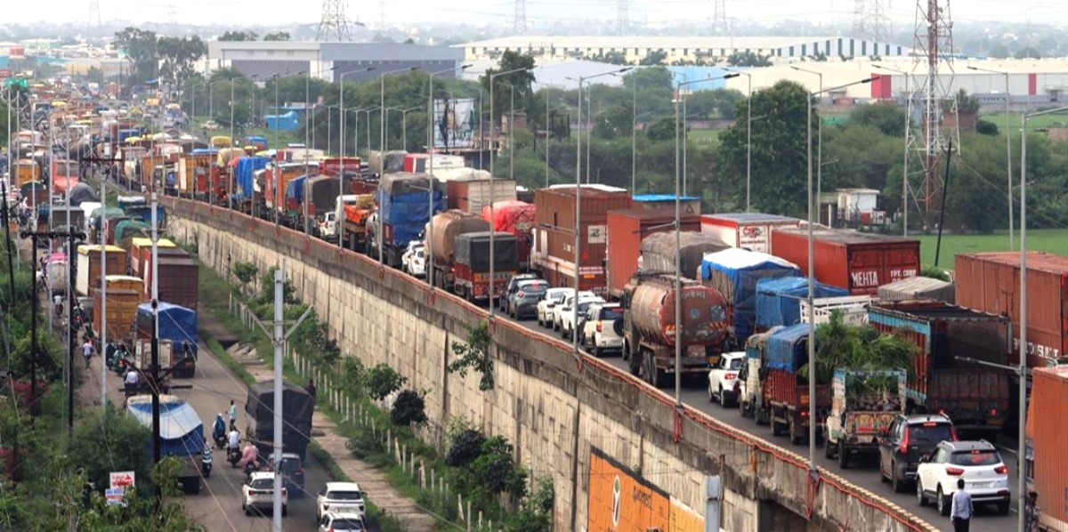 Indore-Dewas traffic jam, NHAI negligence, Highway deaths due to traffic, Oxygen shortage in traffic,