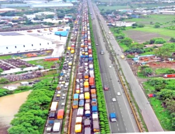 Indore-Dewas traffic jam, NHAI negligence, Highway deaths due to traffic, Oxygen shortage in traffic,