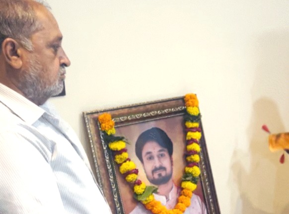 Raja Raghuvanshi murder case, Raja Raghuvanshi father, Ashok Raghuvanshi, Raja Raghuvanshi, Raja Raghuvanshi family, Raja Raghuvanshi mother,