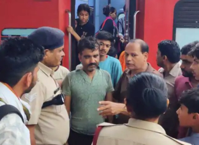 Asthi Kalash theft, unique theft, BJP leader Devender Inani, theft in train, BJP leader, mother's ashes, Haridwar, immersion of ashes, Yog Nagari Rishikesh Express, Indore to Haridwar Yatra, Indore News, Madhya Pradesh
