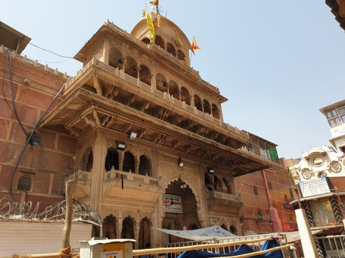 Banke Bihari Temple Ordinance, UP Assembly, Banke Bihari Temple Mathura, Banke Bihari Temple nays, Banke Bihari Temple Trust, Banke Bihari Corridor, Banke Bihari Temple Bill, Banke Bihari Bill Passed, CM Yogi, Yogi Adityanath, Banke Bihari Construction Ordinance, Rights of Trust, Facilities for Devotees, Works of Trust, Banke Bihari New Trust, Banke Bihari Dispute, Uttar Pradesh, Mathura, Janmashtami, Vrindavan