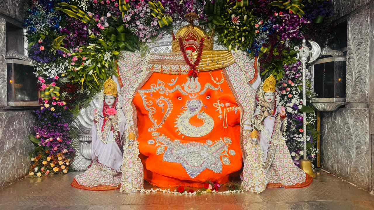 Ganesh Chaturthi 2025, Madhya Pradesh, Ganesh Chaturthi Madhya Pradesh, Ujjain, Chintaman Ganesh, Indore, Khajrana Ganesh, Sehore, Ganesh Mela, Bhopal Ganesh Utsav, Ganesh Murti, Modak, Ladoo Prasad, Ganesh Pandal, Ganesh Visarjan, Hindi News MP, गणपति बप्पा मोरया, ganesh puja vidhi, vinayaka pooja, ganpati puja, ganesh chaturthi aarti, ganpati sthapana muhurat,