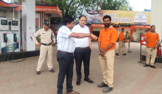indore helmet rule, golu shukla petrol pump, petrol without helmet, indore traffic rule, helmet compulsory indore