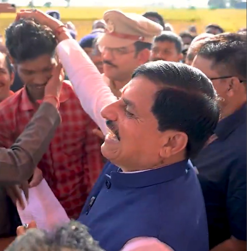 CM Mohan Yadav Ratlam, Janata Darbar Ratlam, fraud car case, on the spot justice, Bolero car scam, Madhya Pradesh news, Ratlam news in Hindi, Mohan Yadav viral video, reprimand to SP, farmers' problem,